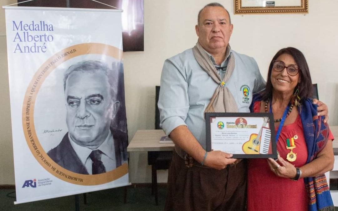 Em evento da ARI, MTG entrega medalha Honeyde Bertussi para Maria Luiza Benitez